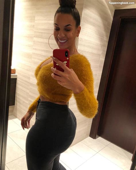 Instagram model nicknamed "Cake Queen," who on her famous self-titled page endorsed fashion brands such as NA-KD, Clothing Nova and Blanco Bay. . Amirah dyme onlyfans leaks